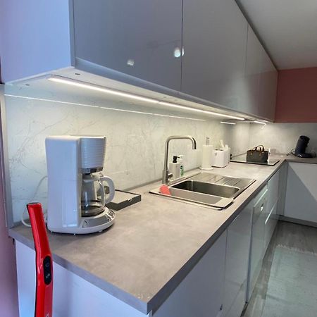 Next2Airport - Appartement House Of Lions Ransart Bagian luar foto