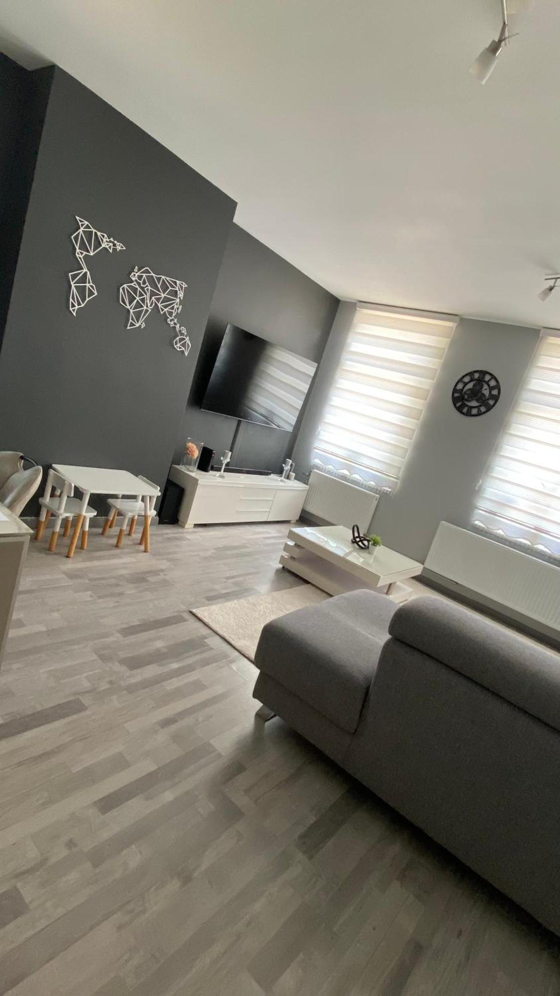 Next2Airport - Appartement House Of Lions Ransart Bagian luar foto