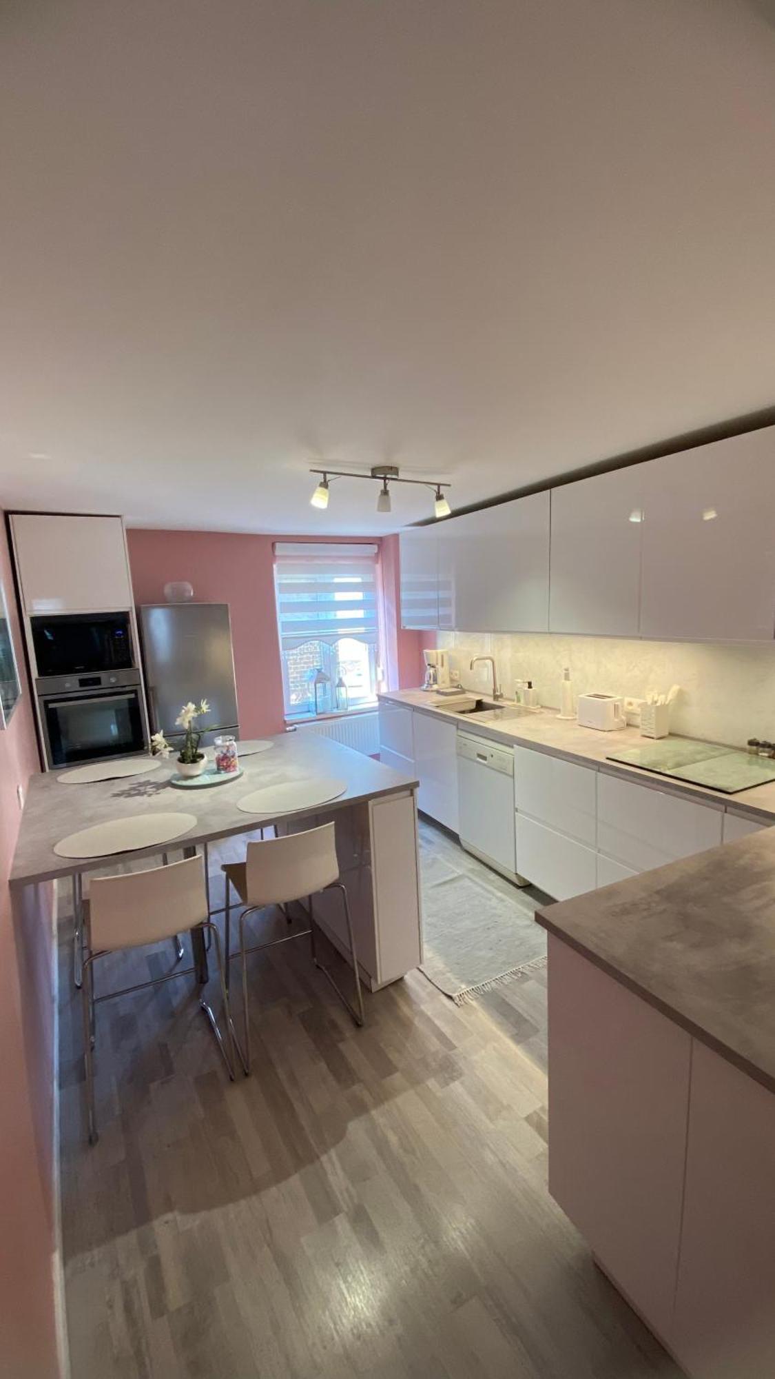 Next2Airport - Appartement House Of Lions Ransart Bagian luar foto
