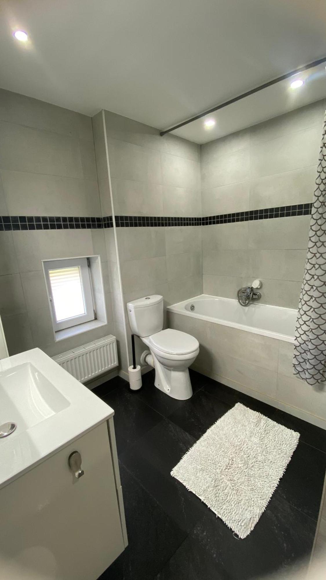 Next2Airport - Appartement House Of Lions Ransart Bagian luar foto