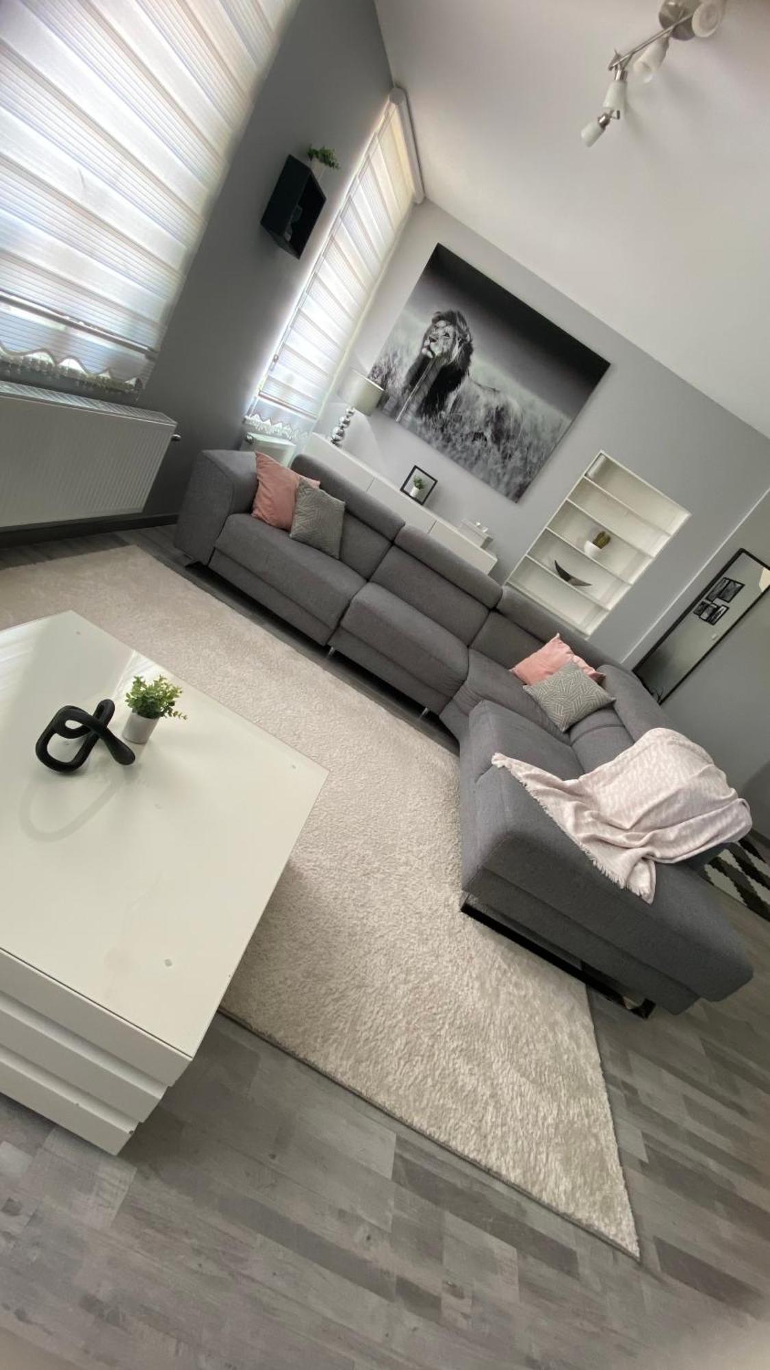 Next2Airport - Appartement House Of Lions Ransart Bagian luar foto