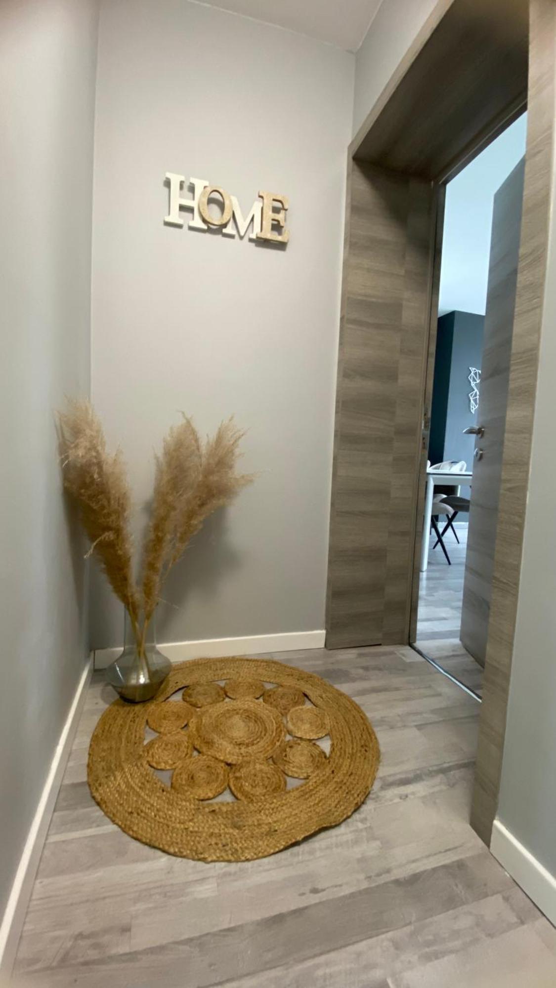 Next2Airport - Appartement House Of Lions Ransart Bagian luar foto