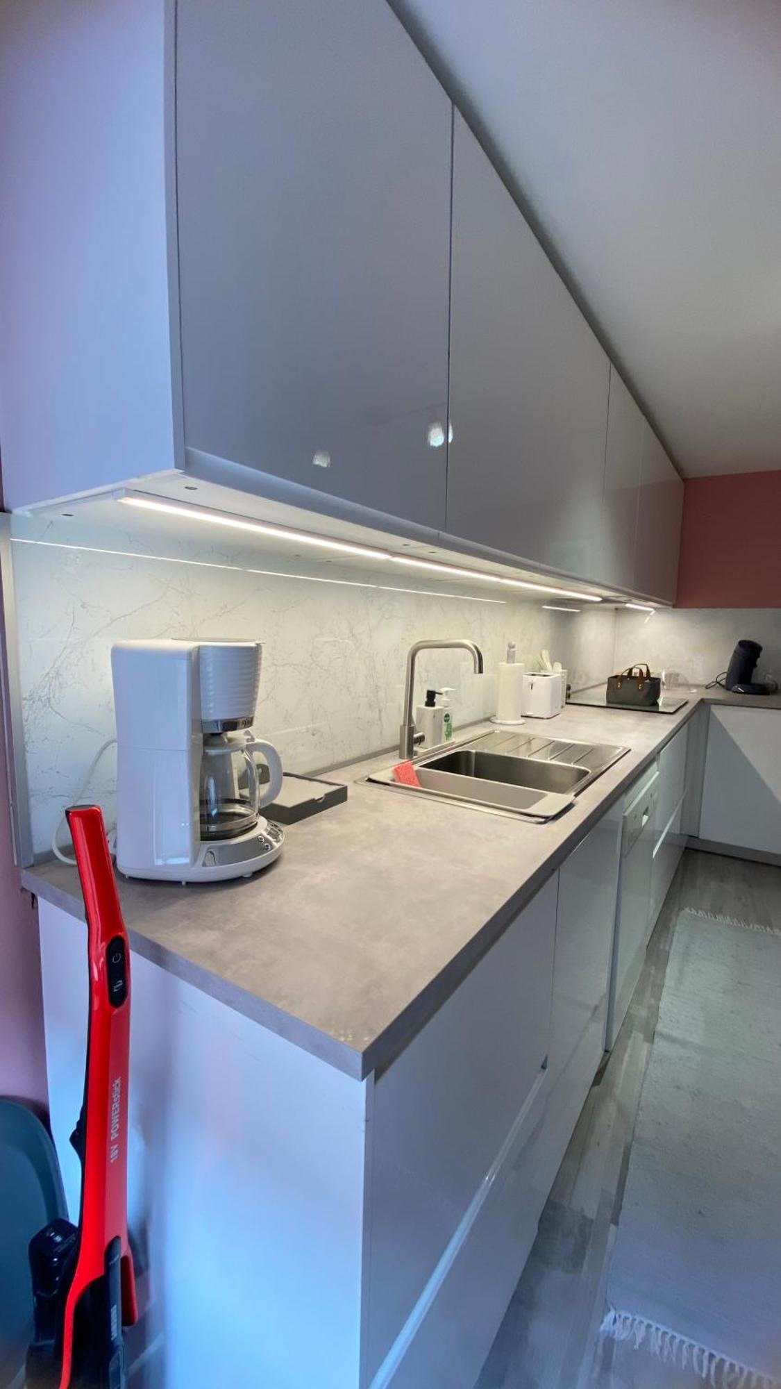 Next2Airport - Appartement House Of Lions Ransart Bagian luar foto